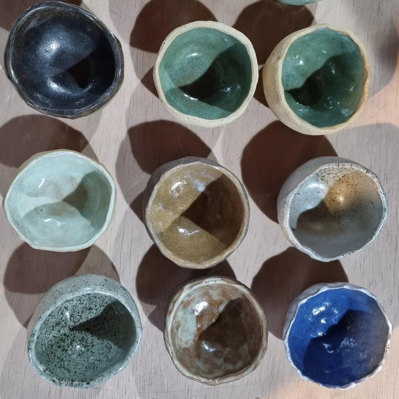 Vela Aromática com pedras em bowl de cerâmica @Sandra_Bernardini