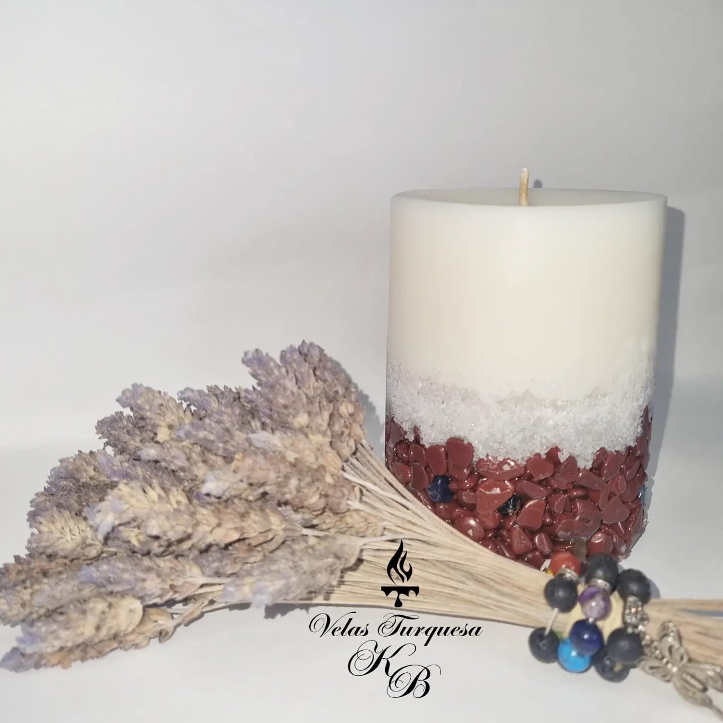 Velas com base em pedras