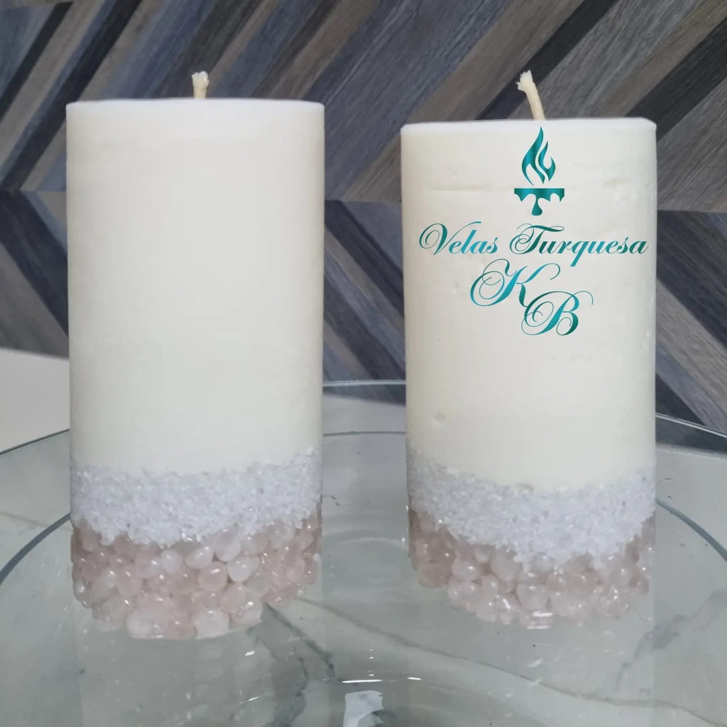 Velas com base em pedras